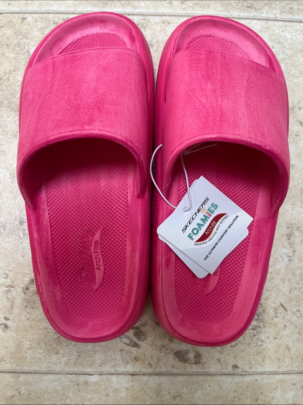 Skechers Women’s Arch fit Foamies Horizon Slides - New in Box - Size 6  Hot Pink